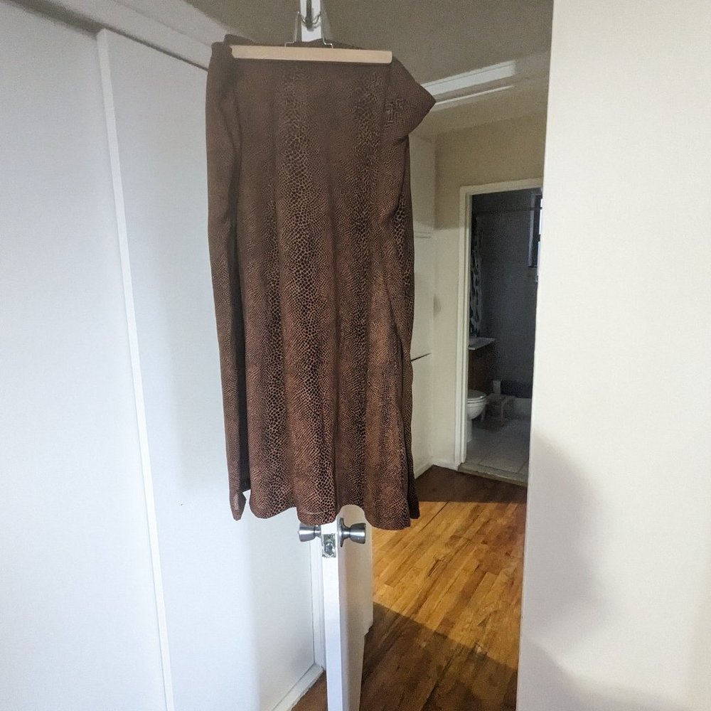 Leopard print brown and back midi skirt